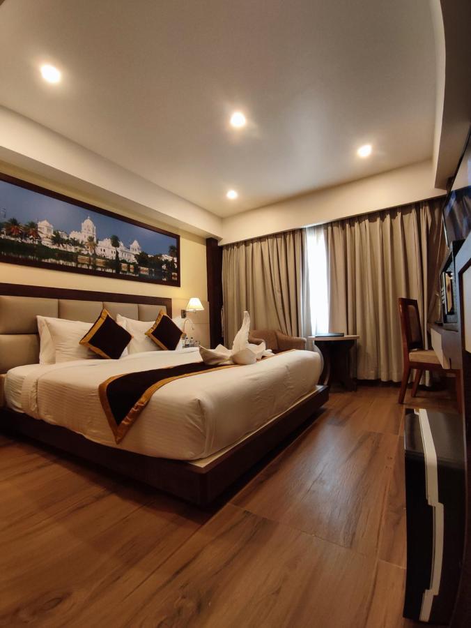 Hotel Rimi International Agartala Exterior foto