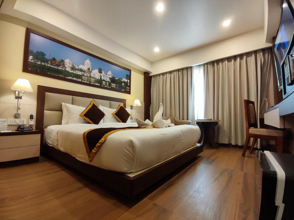 Hotel Rimi International Agartala Exterior foto